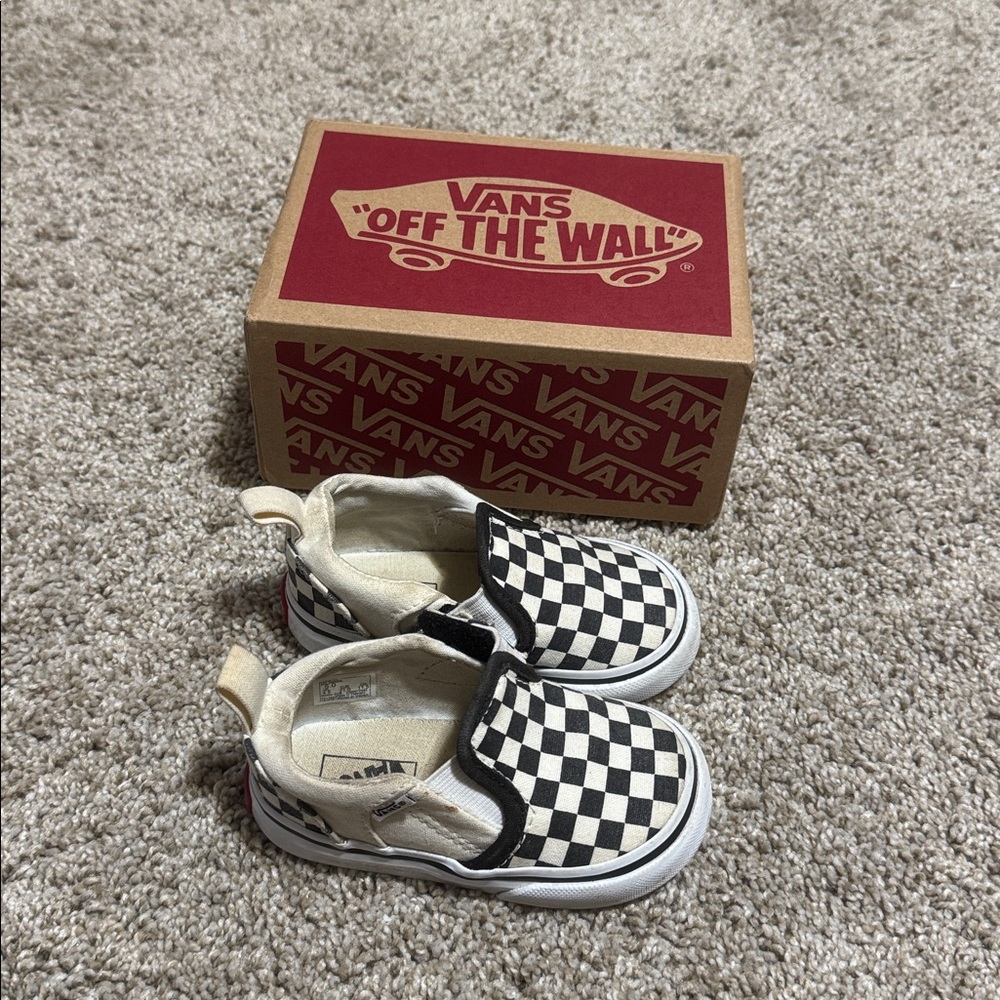 Size 5 Toddler’s Vans Asher V Checkered Black/White Shoes with box